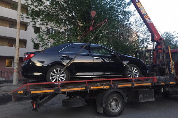 В Екатеринбурге судебные приставы избавили должника от «Тойоты Камри» - Фото 1