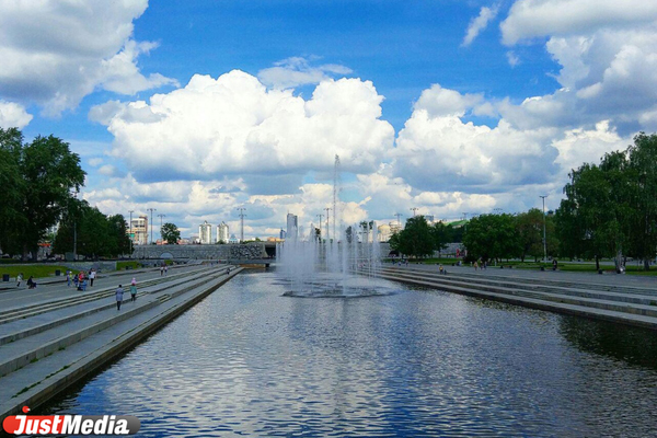 В Екатеринбурге Зураб Церетели выберет лучший эскиз горельефа на Плотинке  - Фото 1