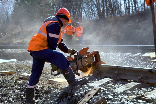 Свердловская железная дорога в 2020 году планирует отремонтировать около 500 км путей. ВИДЕО - Фото 1