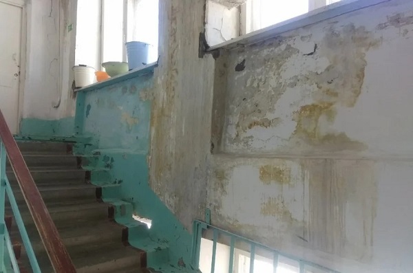 Свердловский минздрав дополнительное обследует аварийную больницу в поселке Восточный - Фото 1