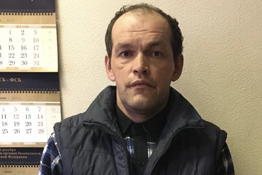 В Екатеринбурге неизвестный с«розочкой» напал в лифте на женщину и требовал отдать ценности - Фото 1