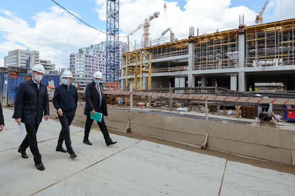Козицын вместе губернатором проверили строительство ледовой арены - Фото 1