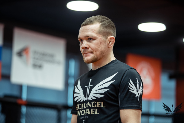 Уралец Петр Ян подписал контракт на титульный бой в UFC - Фото 1
