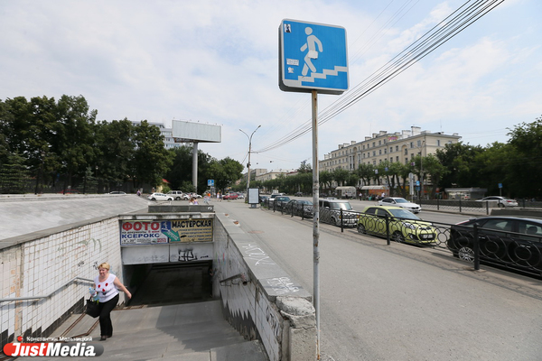 В думе Екатеринбурга предложили запретить торговлю с рук в подземных переходах - Фото 1
