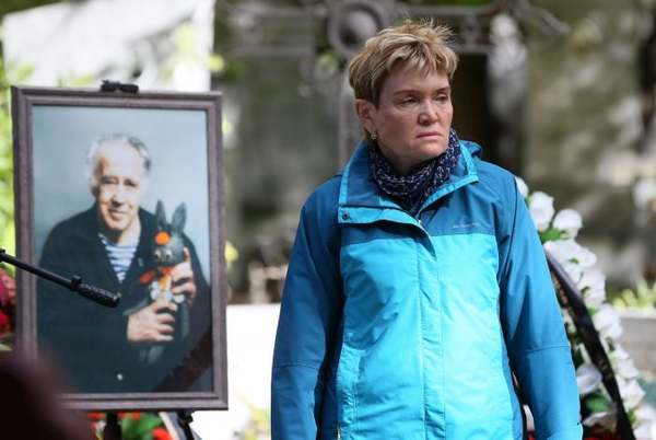 На могилу писателя Крапивина вернули украденный портрет - Фото 1