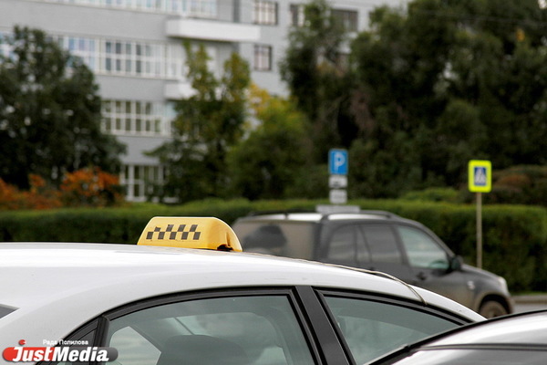 Свердловские власти дали таксистам две недели на установку экранов - Фото 1
