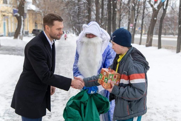 Депутат Екатеринбурга решил помочь многодетным семьям в Новый год - Фото 1