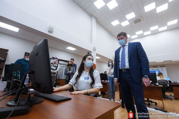 Власти будут оперативно реагировать на обращения свердловчан в соцсетях, благодаря новому Центру управления регионом - Фото 1