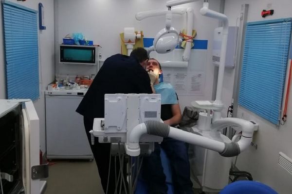 Передвижной стоматологический комплекс начал работать в поселке под Асбестом - Фото 1