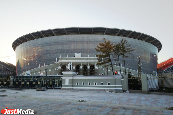 На стадионе «Екатеринбург-Арена» вместо временных трибун установят двусторонние медиаэкраны - Фото 1
