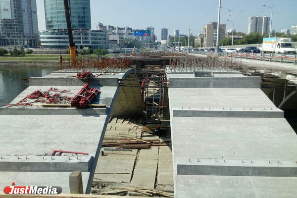 В сентябре по выходным будут закрывать движение на Макаровском мосту - Фото 1