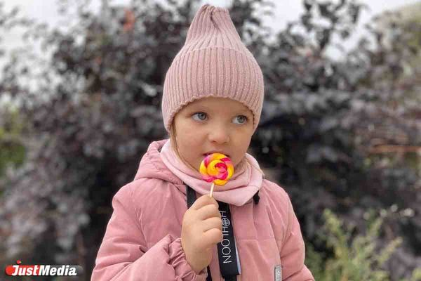 Лера Черепанова, 4 года: «Одевайтесь потеплее и не болейте!». В Екатеринбурге +7 градусов - Фото 1