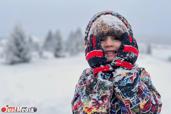 Марк Мошев, 5 лет: «Больше всего зимой я люблю кататься с горки на бублике» В Екатеринбурге -17 градусов - Фото 1