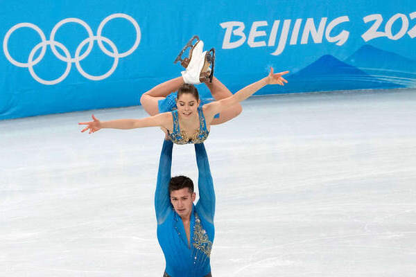 Российские фигуристы выиграли золото в командном турнире Олимпиады - Фото 1
