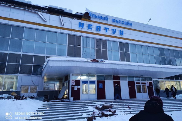 В Североуральске из-за скопления снега обрушилась крыша бассейна - Фото 1