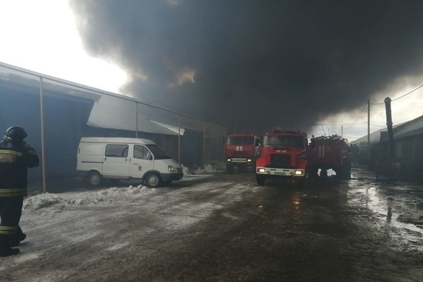 Из-за пожара на хлебокомбинате в Невьянске произошло загрязнение воздуха - Фото 1