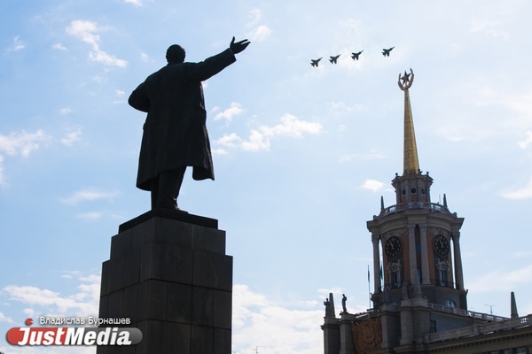 На День Победы в Екатеринбурге вернут трибуны для зрителей - Фото 1