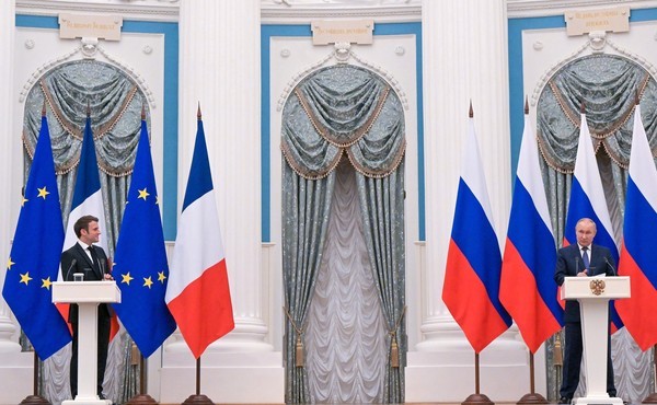 Эммануэль Макрон занял первое место в первом туре выборов президента Франции - Фото 1