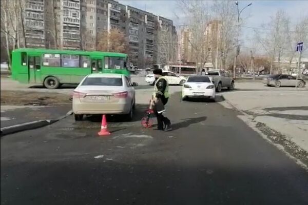 В Екатеринбурге «Лада» сбила 13-летнего пешехода на самокате - Фото 1