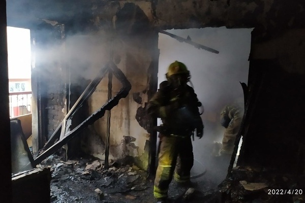 В Екатеринбурге сгорела квартира по улице Восстания. Есть пострадавшие - Фото 1