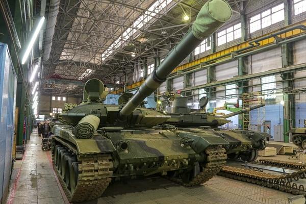 «Уралвагонзавод» отправил партию новых танков Т-90М российской армии - Фото 1