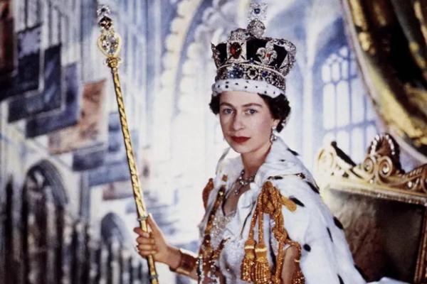 В Лондоне проходят похороны королевы Елизаветы II - Фото 1