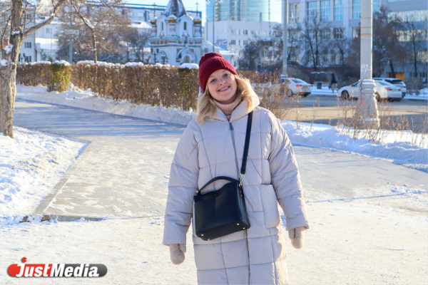 Екатерина Гареева, врач-лаборант: «Хочется, чтобы в городе было потеплее». В Екатеринбурге -13 градусов - Фото 1