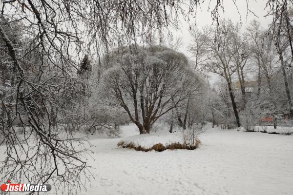 В первый день весны в Екатеринбурге -3 градуса и снег - Фото 1