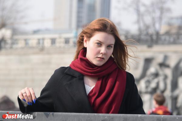 Мария Никонова, студентка:  «Для меня это первый весенний Екатеринбург». В Екатеринбурге -1 градус - Фото 1