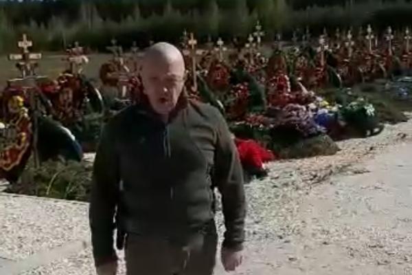 Евгений Пригожин посетил кладбище ЧВК «Вагнер» в Березовском - Фото 1