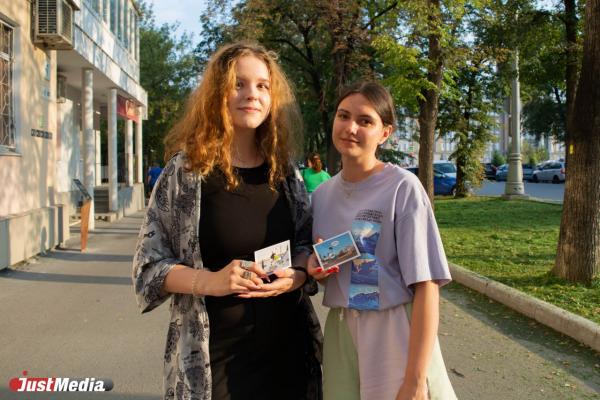 Юля и Марина, студентка и школьница: «Какая разница, где находиться, если сердце рядом». В Екатеринбурге +21 градус - Фото 1