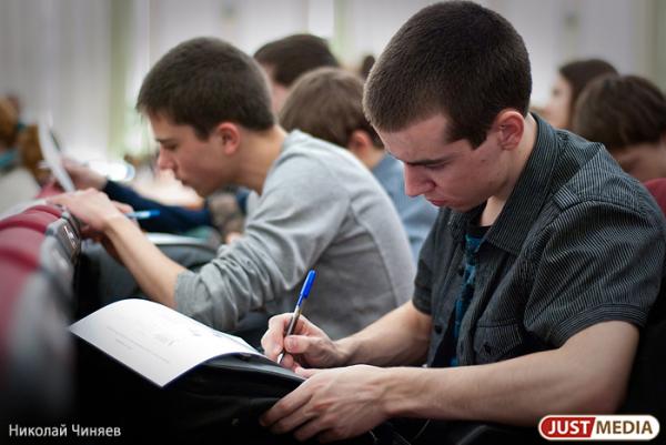 Связисты узнали, в каких вузах Екатеринбурга студенты больше «сидят» в интернете и разговаривают по мобильному - Фото 1