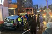 В Екатеринбурге водитель иномарки сбил пешехода и влетел в крыльцо магазина