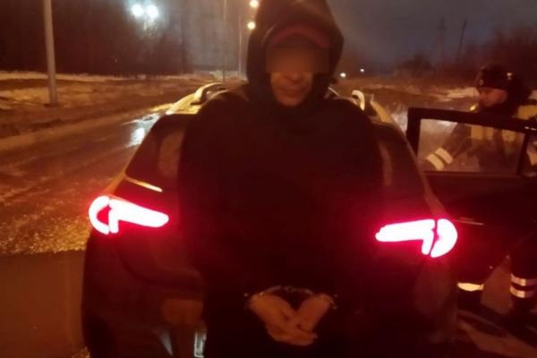Пьяный водитель в Екатеринбурге попался на взятке инспектору ГИБДД - Фото 1