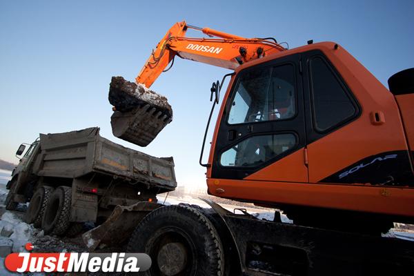 Более 200 тысяч тонн грунта доставят из Свердловской области для строительства дамб в Зауралье - Фото 1