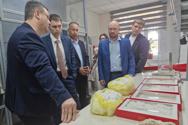 Свердловские бизнесмены посетили ведущие предприятия Узбекистана - Фото 1