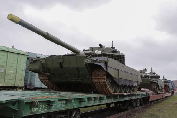Уралвагонзавод отправил на фронт эшелон танков Т-90М «Прорыв» - Фото 1