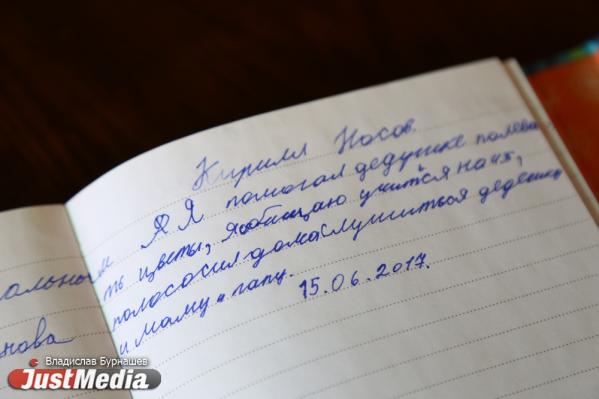 Екатеринбургские школьники начали отправлять письма Деду Морозу, чтобы успеть поздравить с его с днем рождения - Фото 4