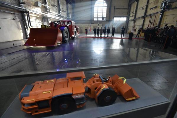 УГМК презентовал шахтную погрузочно-доставочную машину, которую показывал на ИННОПРОМе - Фото 2