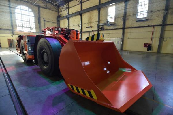 УГМК презентовал шахтную погрузочно-доставочную машину, которую показывал на ИННОПРОМе - Фото 5