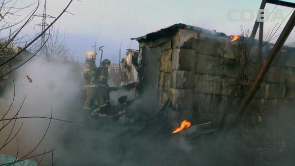 На Химмаше при пожаре в гараже пострадал бездомный - Фото 2