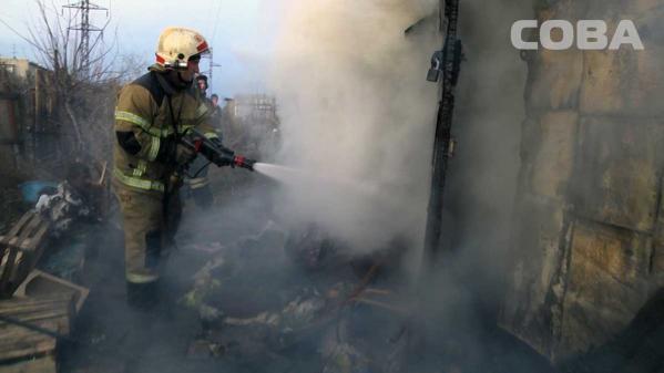 На Химмаше при пожаре в гараже пострадал бездомный - Фото 3
