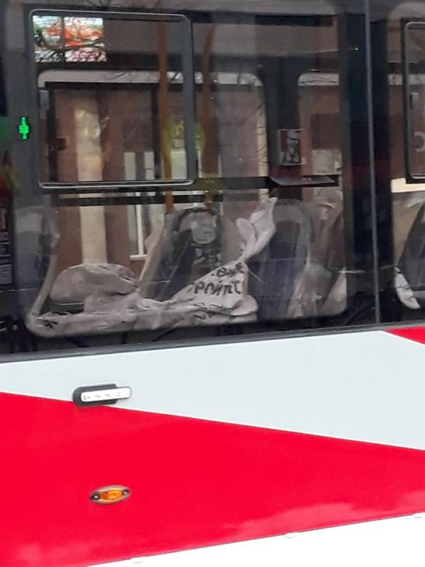 В Екатеринбурге обкатывают новый трамвай. Вместо пассажиров – мешки с песком - Фото 3