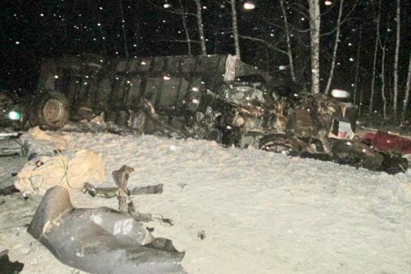 Оторвавшийся прицеп грузовика убил пять человек на трассе Екатеринбург - Челябинск - Фото 2