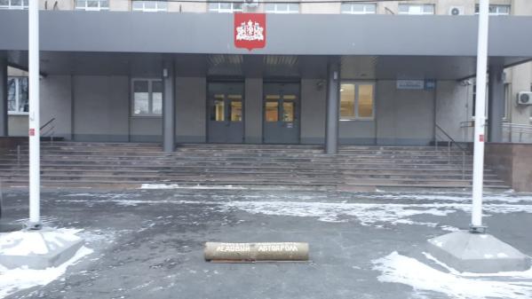 Свердловские автогонщики перекрыли вход в Минприроды - Фото 2