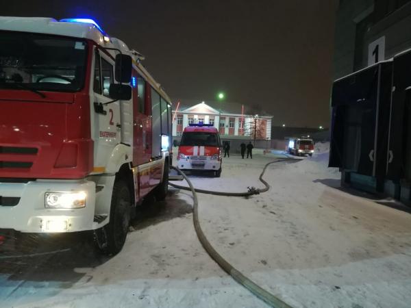 В Екатеринбурге горел крупный торговый центр - Фото 2