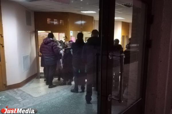 В Екатеринбурге родители осадили топовые школы, чтобы записать в них своих детей - Фото 2