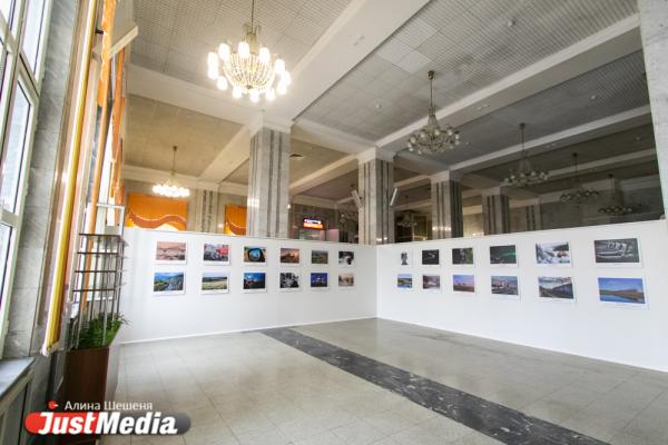 Картинная галерея с фонтаном, рестораны и детская игровая зона. Как изменился ЖД-вокзал Екатеринбурга за несколько лет - Фото 28