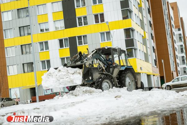 Весенний Екатеринбург готовится поставить рекорд по количеству луж - Фото 6