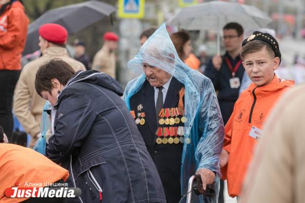 В Екатеринбурге прошел парад Победы - Фото 3